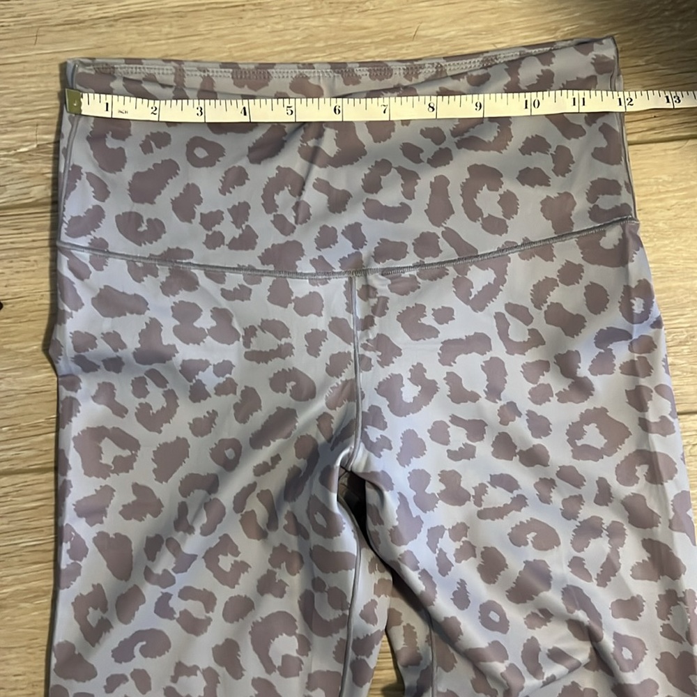 🛍 Brand new animal print leggings! 🥰